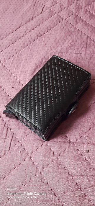 Кожен портфеил +държач за карти с RFID защита