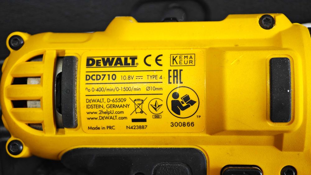 DEWALT DCD710 с комплект + битвое и свредла