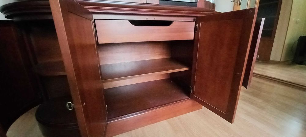 Шкаф сервант, б/у, состояние хорошее