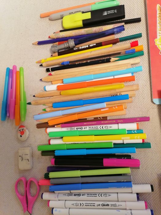 Флумастери и моливи, канцеларски материализа 10 лв.