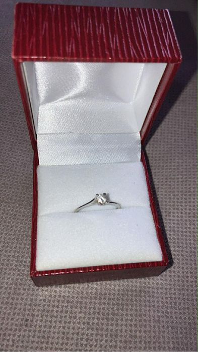 Годежен дамски пръстен с диамант