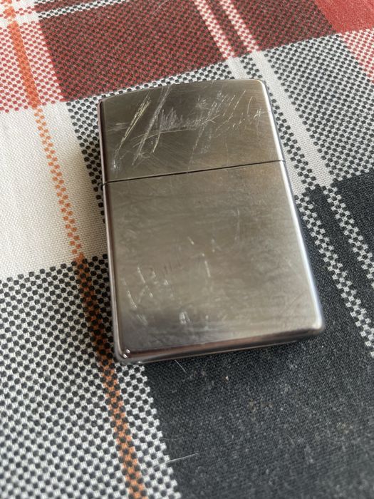 Запалка ZIPPO с автогрсв от самият Хуго Бос