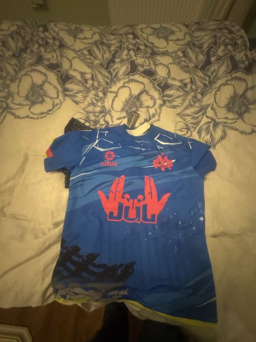 Vand 2 tricouri yamaha marime M