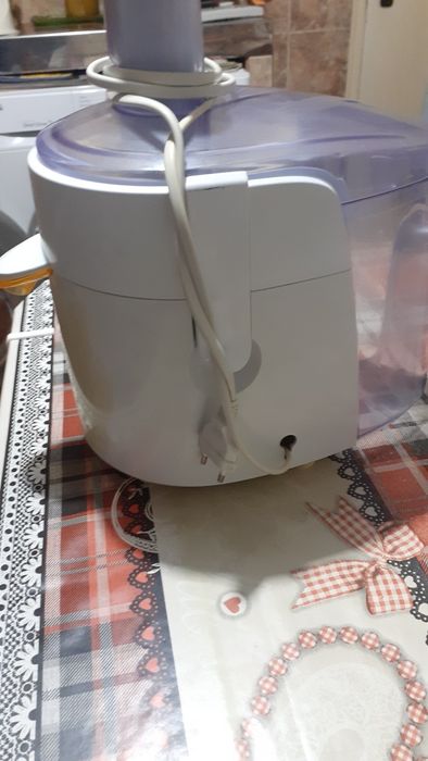 Сокоизстисквачка Филипс в пълна изправност.