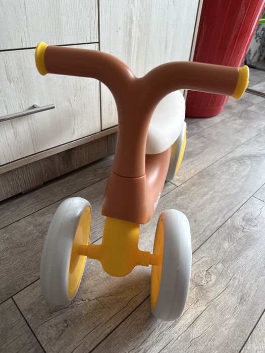 Продам детский беговел новый