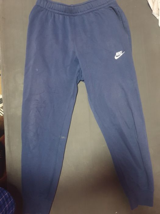 Pantaloni Nike foarte buni