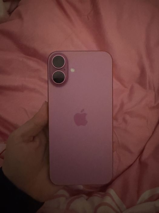 Iphone 16 plus memorie 128gb este intr o stare foarte buna