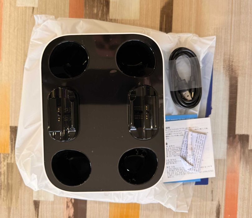 Станция за зареждане на два контролера за PlayStation 5