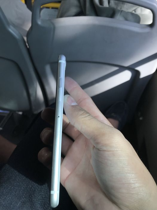 Айфон SE в идеальном состояние