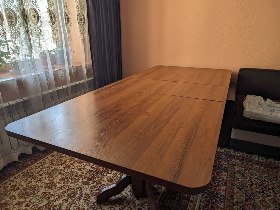 Продам стол для гостинной
