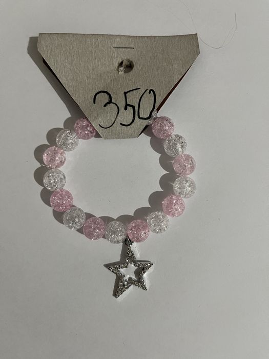 Браслеты, разного цвета и формы.