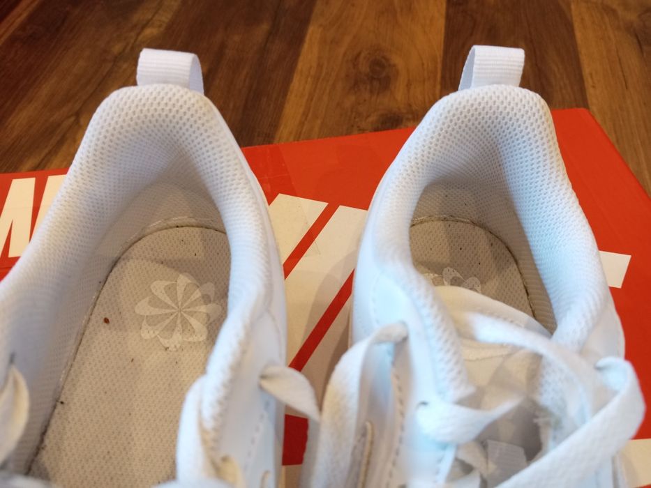 Nike бели маратонки  38