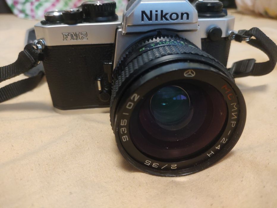 Nikon FM2n cu obiectiv Mir 24N 35mm f2