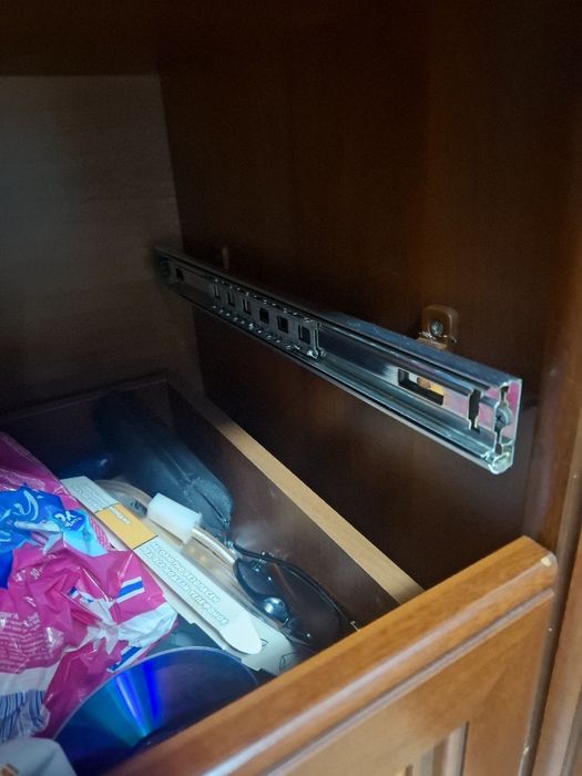 Комод, деревянный с ножкой