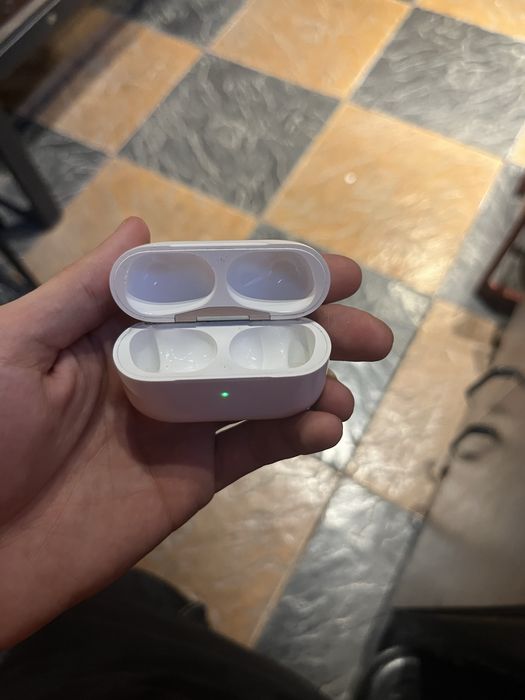 Продаю кейс air pods pro