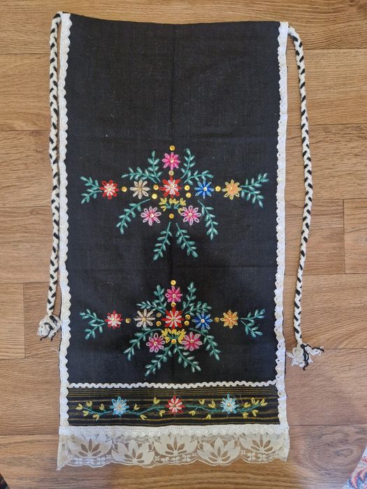 Препрестилка от старинна тракийска носия