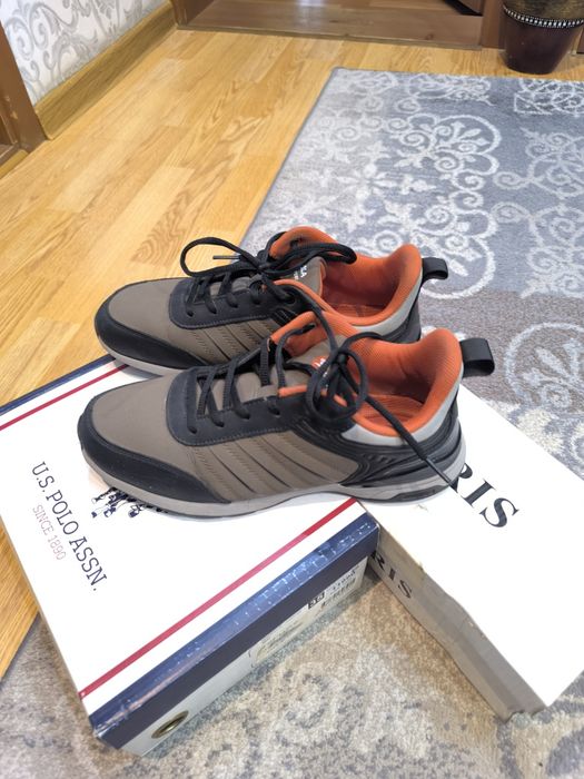 продам кроссовки