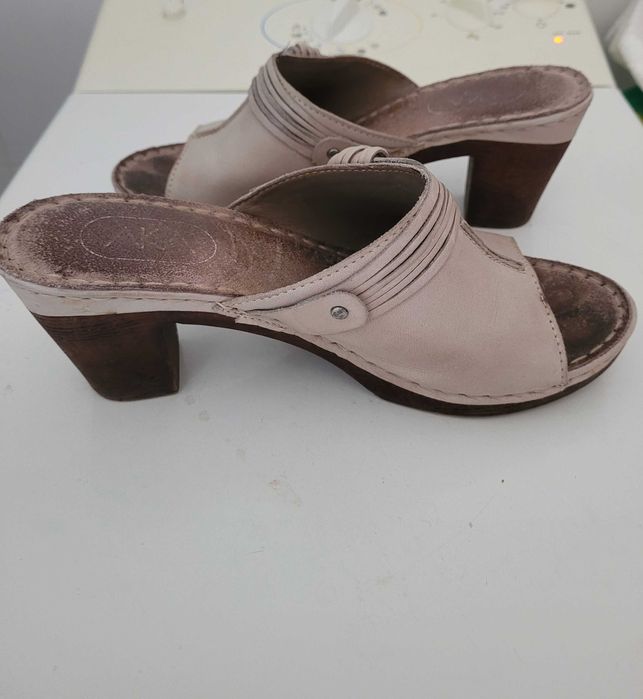 Saboti din piele , marime 37