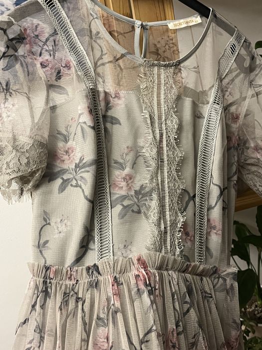 Нежное красивое платье 44-46