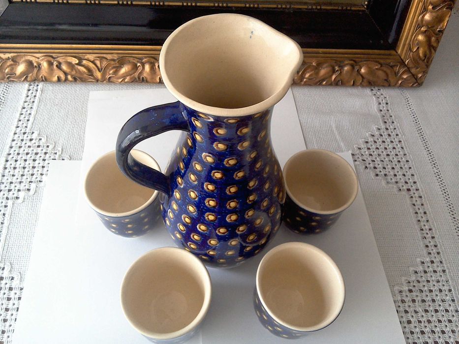 Carafă/cană înaltă cu căni, ceramică glazurată Italia