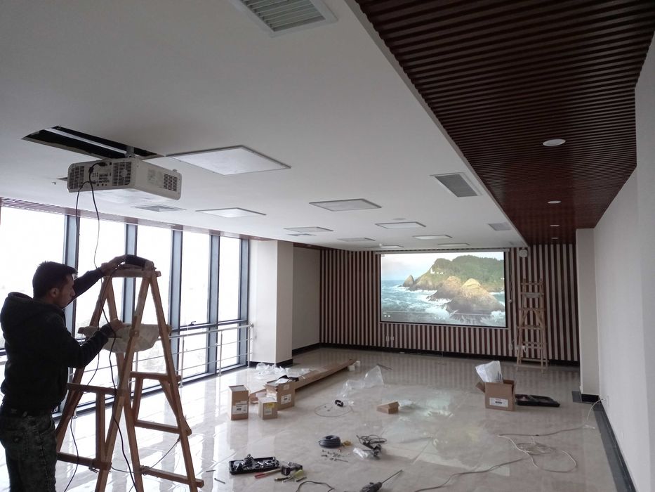 Установка видеостен, лед экранов, птз камер, конференц систем