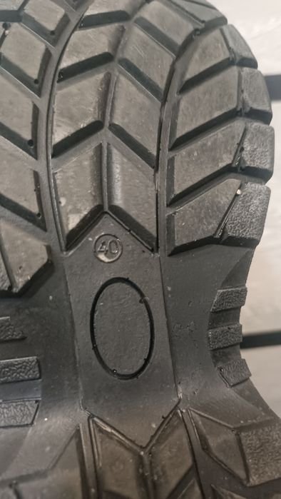 Продаются рабочие сапоги и ботинки, новые.