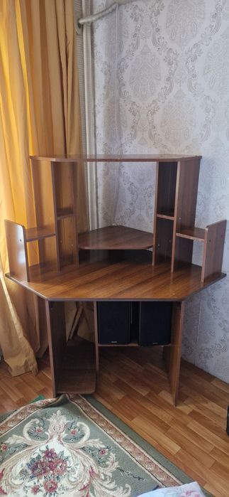 Компьютерный угловой стол