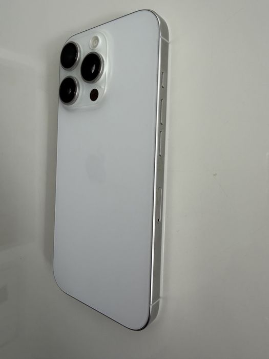 Iphone 16 pro 256gb в гаранция към Виваком, като нов