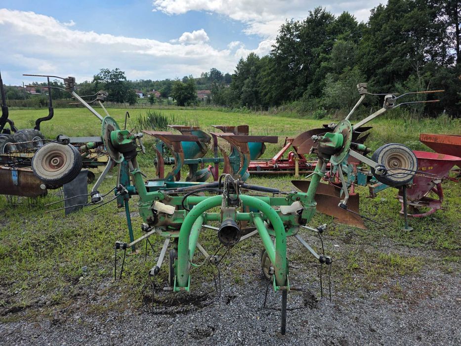 Grebla împrăștiat fan in tiranti la tractor hidraulica de 4 metri