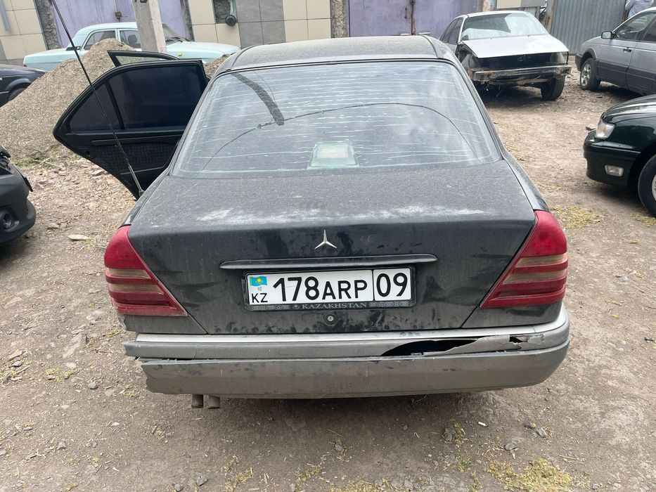 По запчастям продаётся МЕРСЕДЕС С180 W202