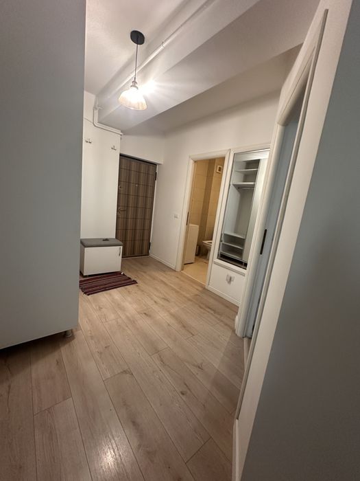 Inchiriez apartament 3 camere cu loc de parcare / Pacurari