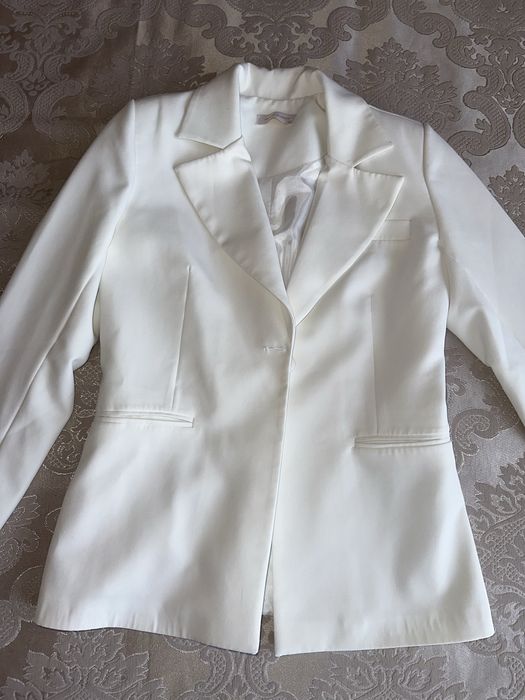 Дамско бяло сако