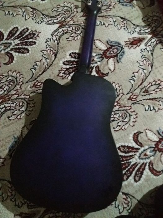 Gitara sotiladi holati yaxshi