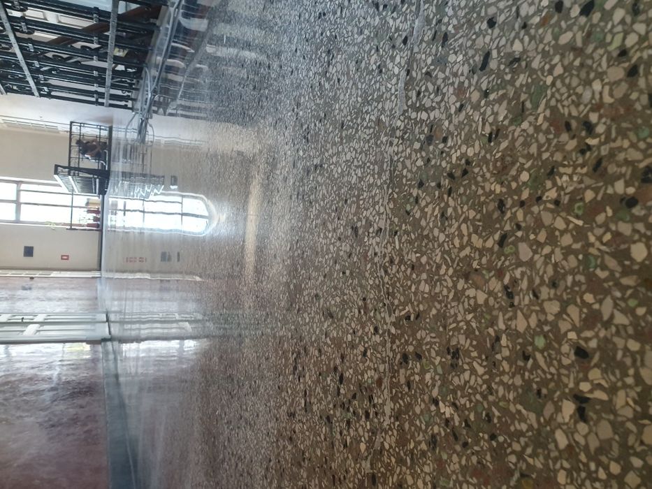 Șlefuit și lustruit marmura si mozaic travertin, granit
