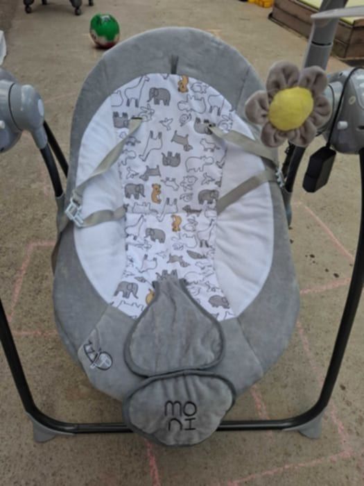 Провавам елекрическа люлка почти нова поллзвана е много малко