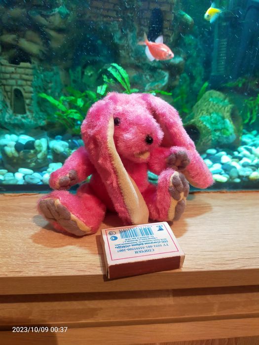 Розовая крольчиха