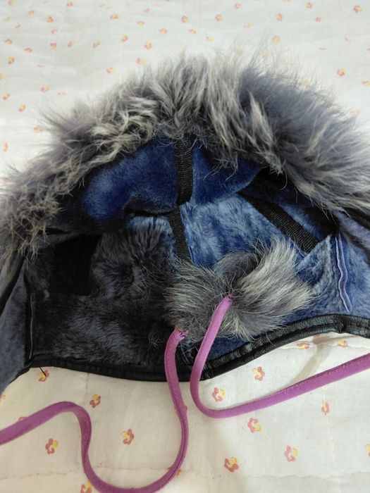 Caciula piele si blana naturala, varsta 2-3 ani, stare impecabila.