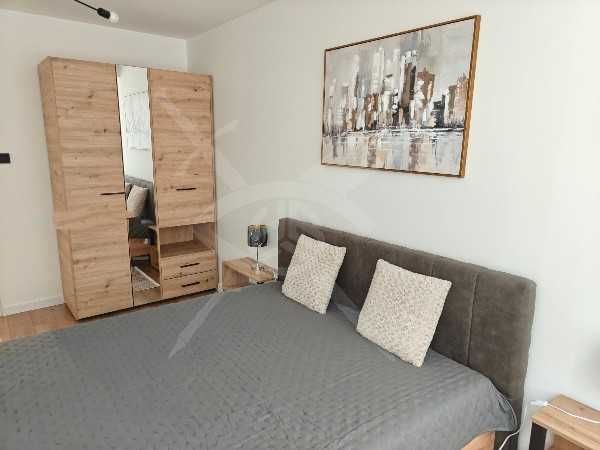 Тристаен - Център