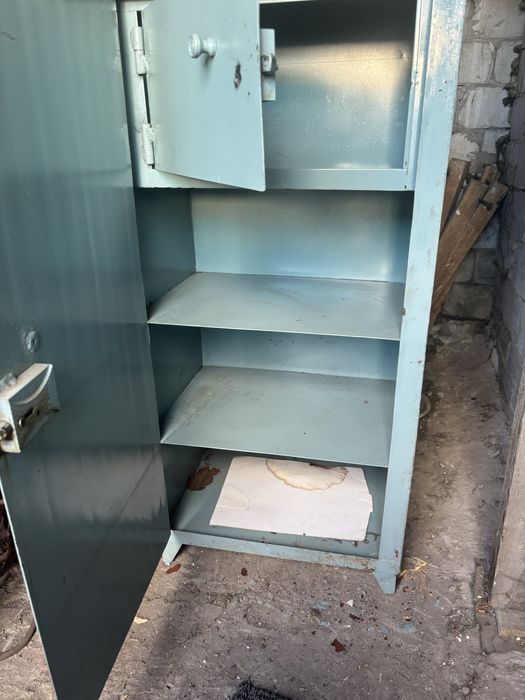 Продам металлический сейф