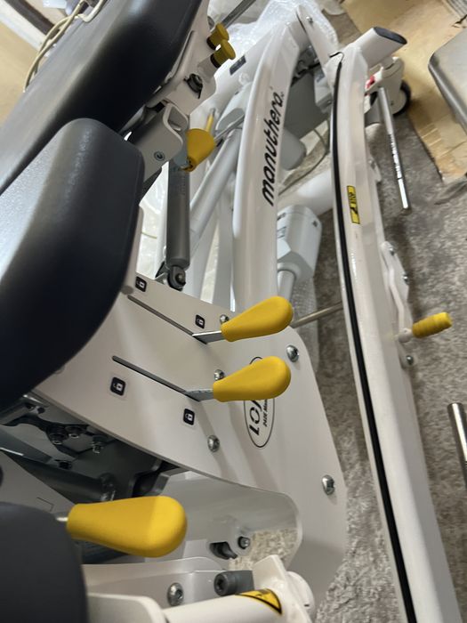 Стол для мануальной терапии Manuthera 242Е Chiro