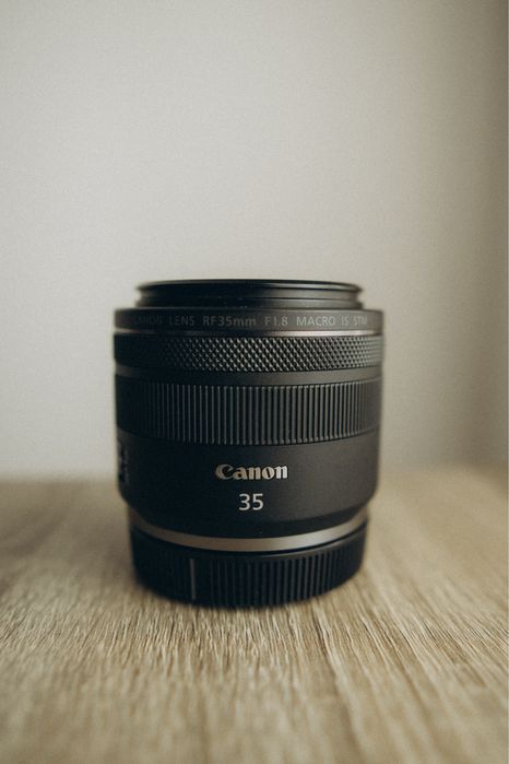 Obiectiv Canon RF 35mm f/1.8 Macro IS STM + Filtru Hoya Polarizator