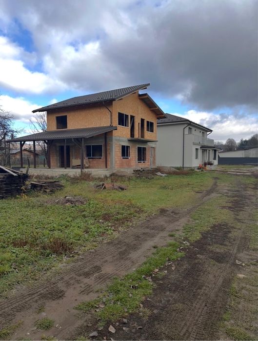 Casa de vanzare la rosu