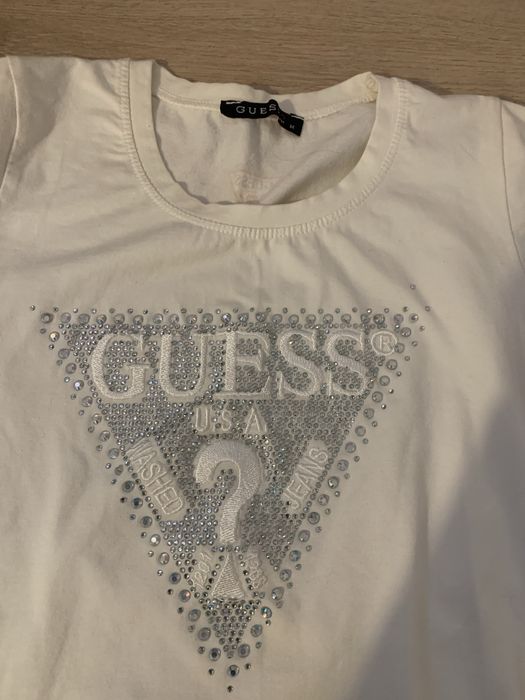 Бяла блуза GUESS с дълъг ръкав и камъни