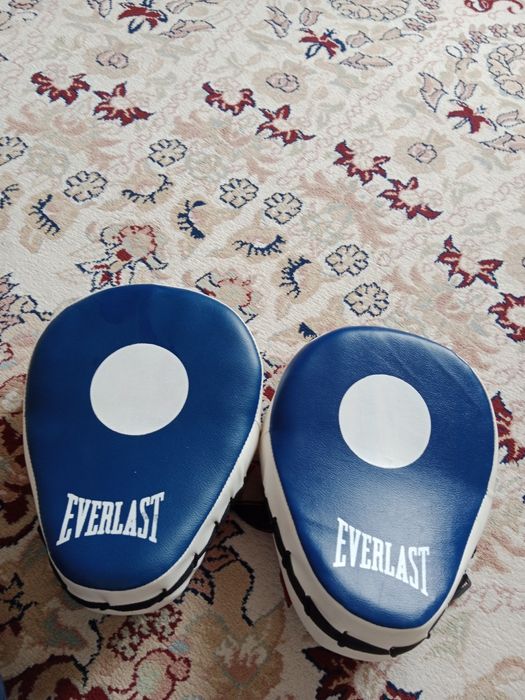 Продам тренировочные лапы для бокса