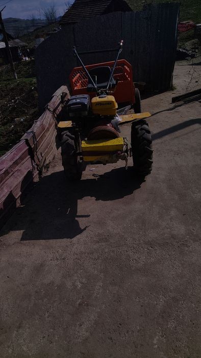 Motocultor cu remorca