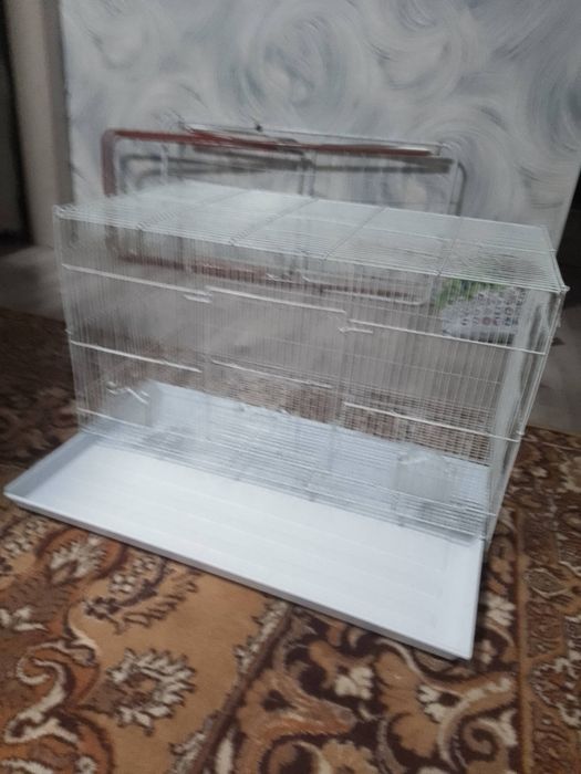 Продаются две клетки большие