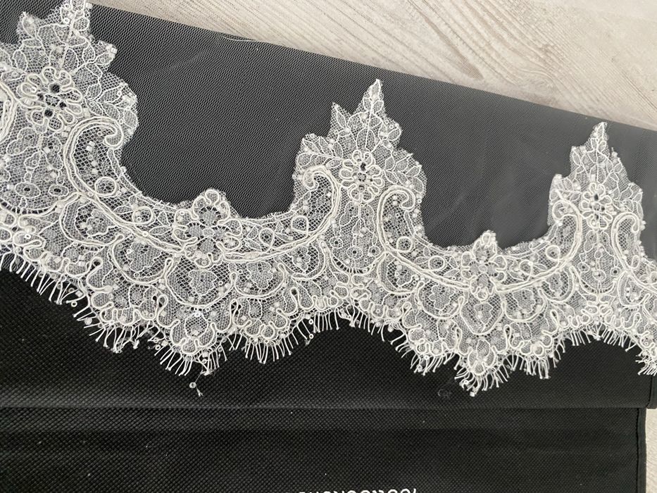 Voal de mireasa cu bordura de dantela