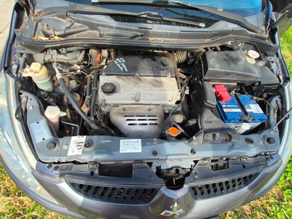 автомобил Mitsubishi Grandis
