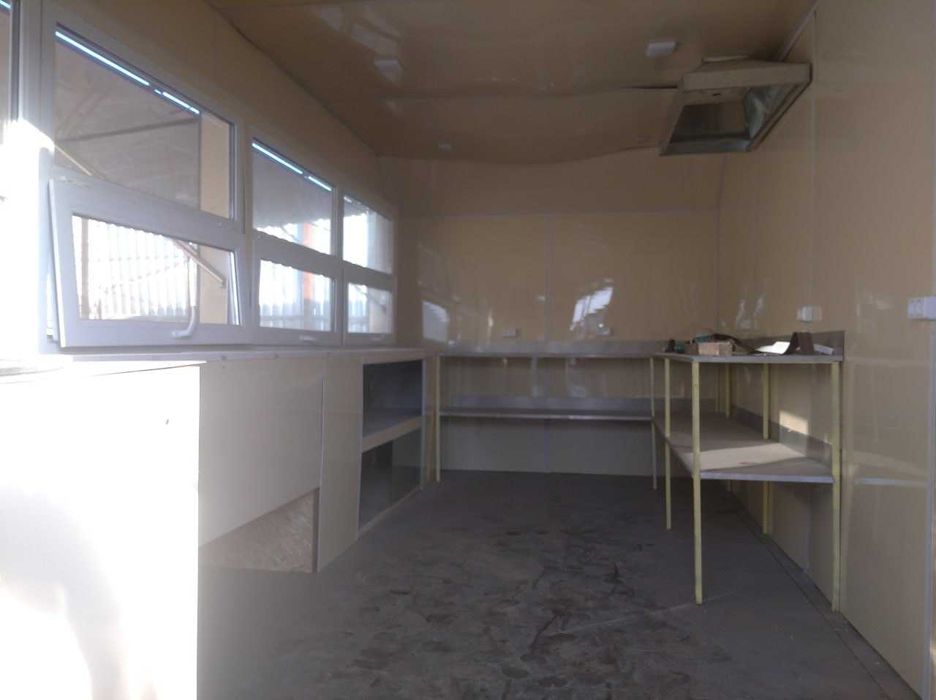 Продаю два фудтрака и  будку киоск