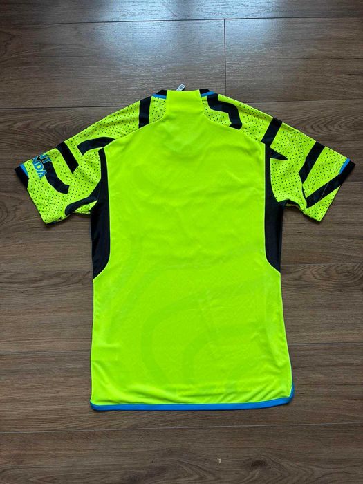 Нови оригинални екипи на Арсенал